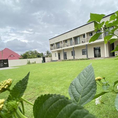 Eagle Vault Hotel Kwabenya Bagian luar foto