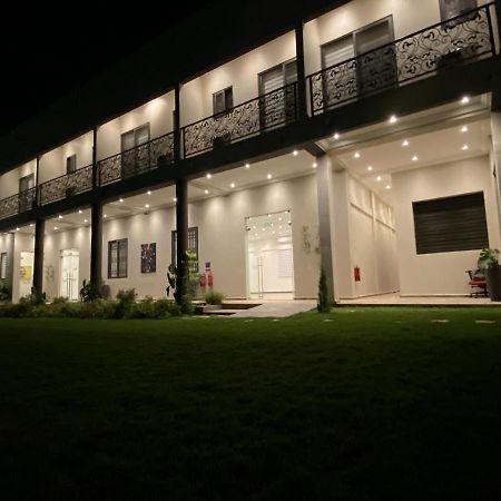 Eagle Vault Hotel Kwabenya Bagian luar foto