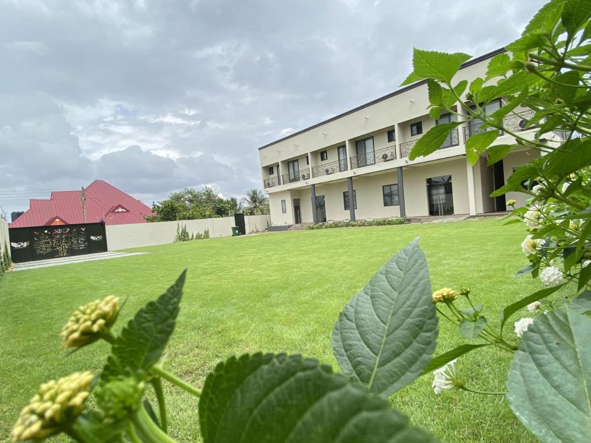 Eagle Vault Hotel Kwabenya Bagian luar foto