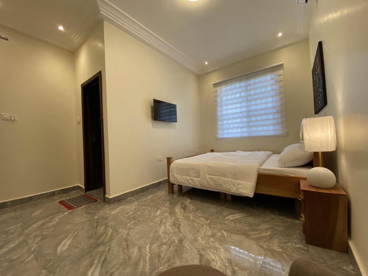 Eagle Vault Hotel Kwabenya Bagian luar foto