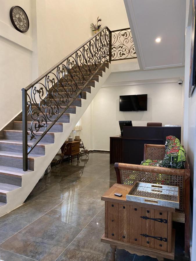 Eagle Vault Hotel Kwabenya Bagian luar foto