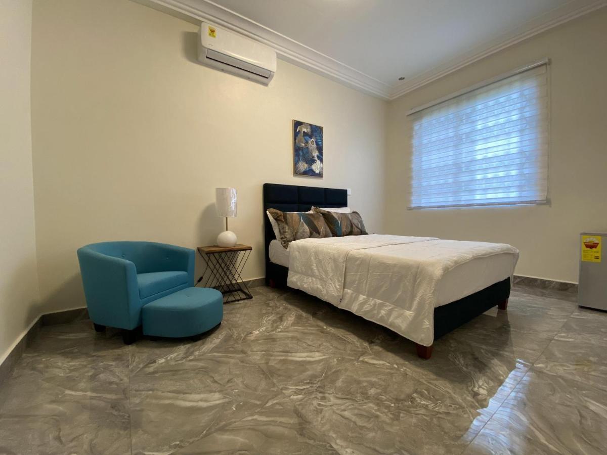 Eagle Vault Hotel Kwabenya Bagian luar foto