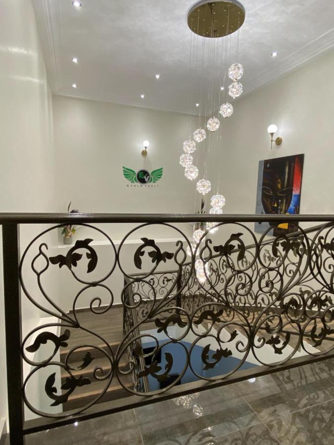 Eagle Vault Hotel Kwabenya Bagian luar foto