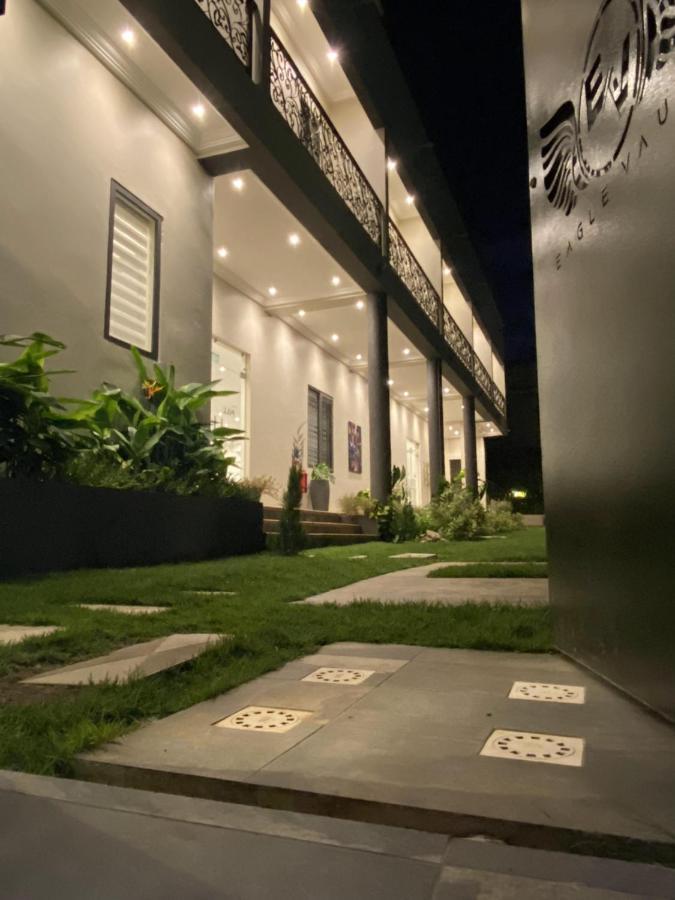 Eagle Vault Hotel Kwabenya Bagian luar foto