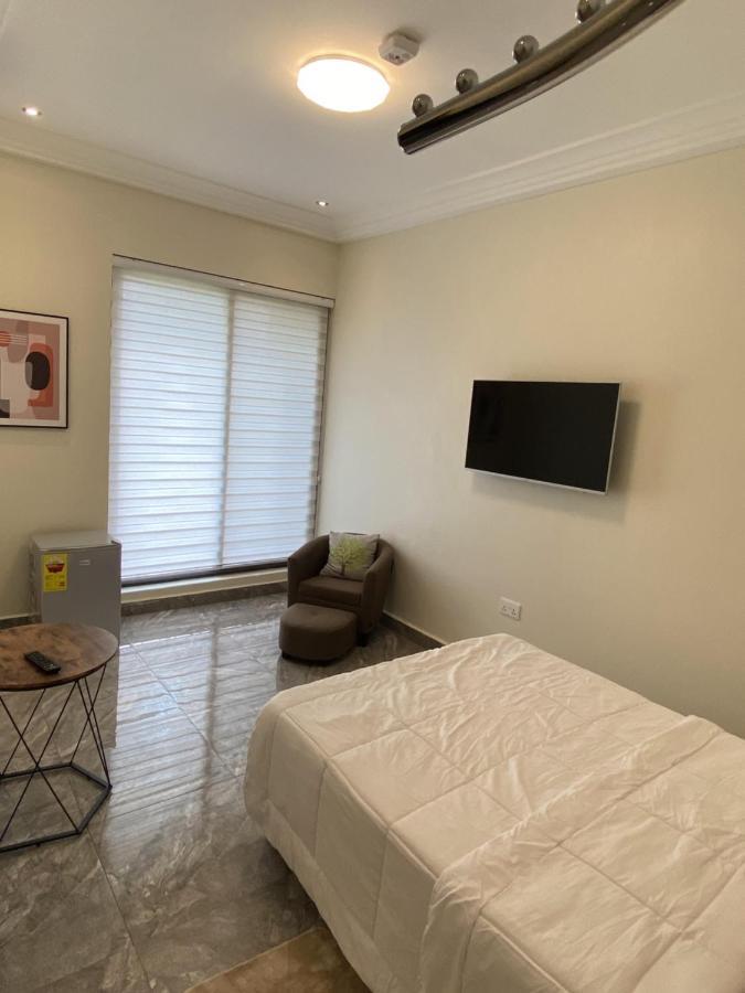 Eagle Vault Hotel Kwabenya Bagian luar foto