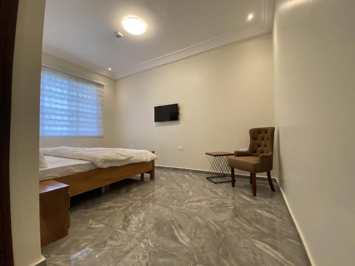 Eagle Vault Hotel Kwabenya Bagian luar foto