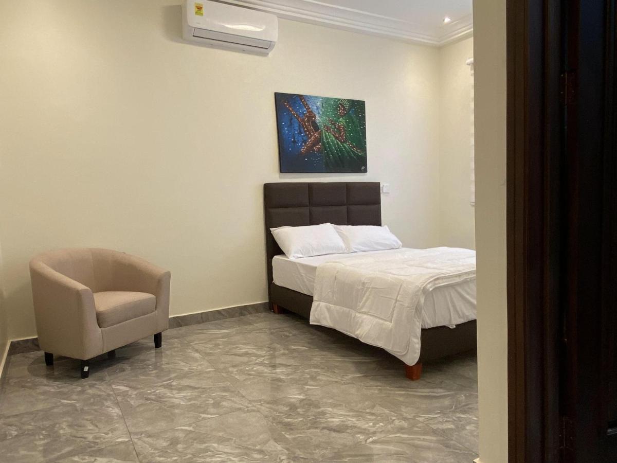 Eagle Vault Hotel Kwabenya Bagian luar foto