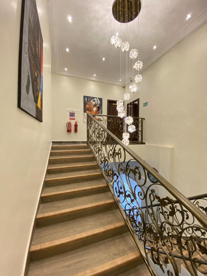 Eagle Vault Hotel Kwabenya Bagian luar foto