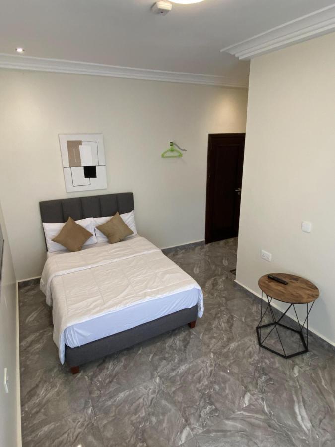 Eagle Vault Hotel Kwabenya Bagian luar foto